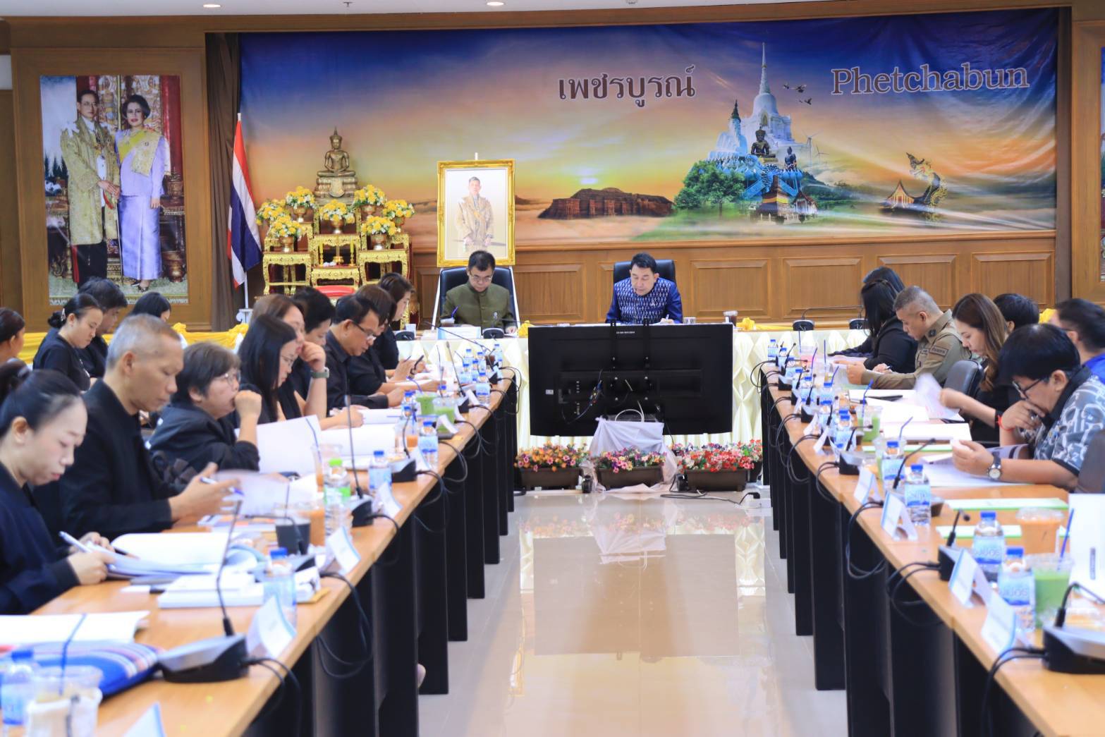 🌺 พช.เมืองเพชรบูรณ์ :	ร่วมประชุมส่งเสริมการบูรณาการกลไกการขับเคลื่อนการขจัดความยากจนระดับจังหวัด